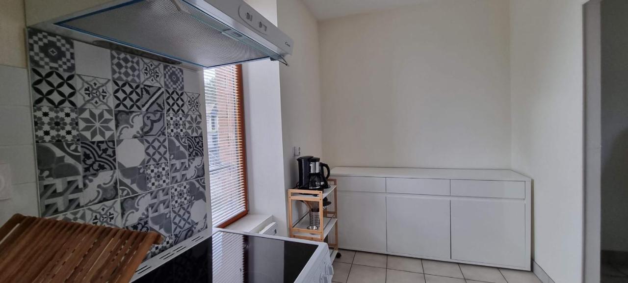 Apartment Spacious Near The Sea In *
